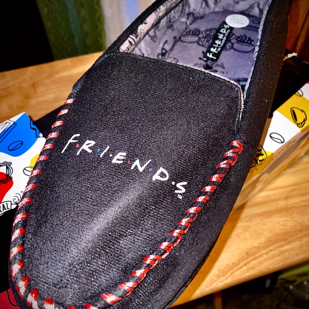 NIB 'FRIENDS' TV SHOW INSPIRED UNISEX SLIPPERS